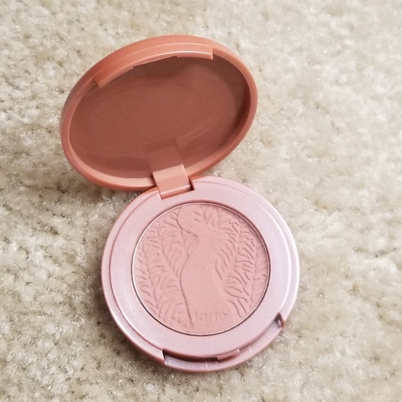 SOLD Makeup Bundle | Tarte Bare Minerals Boxom - Picture 4 of 8